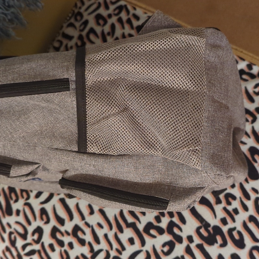 New Lightweight Gray Backpack - Picture 4 of 4